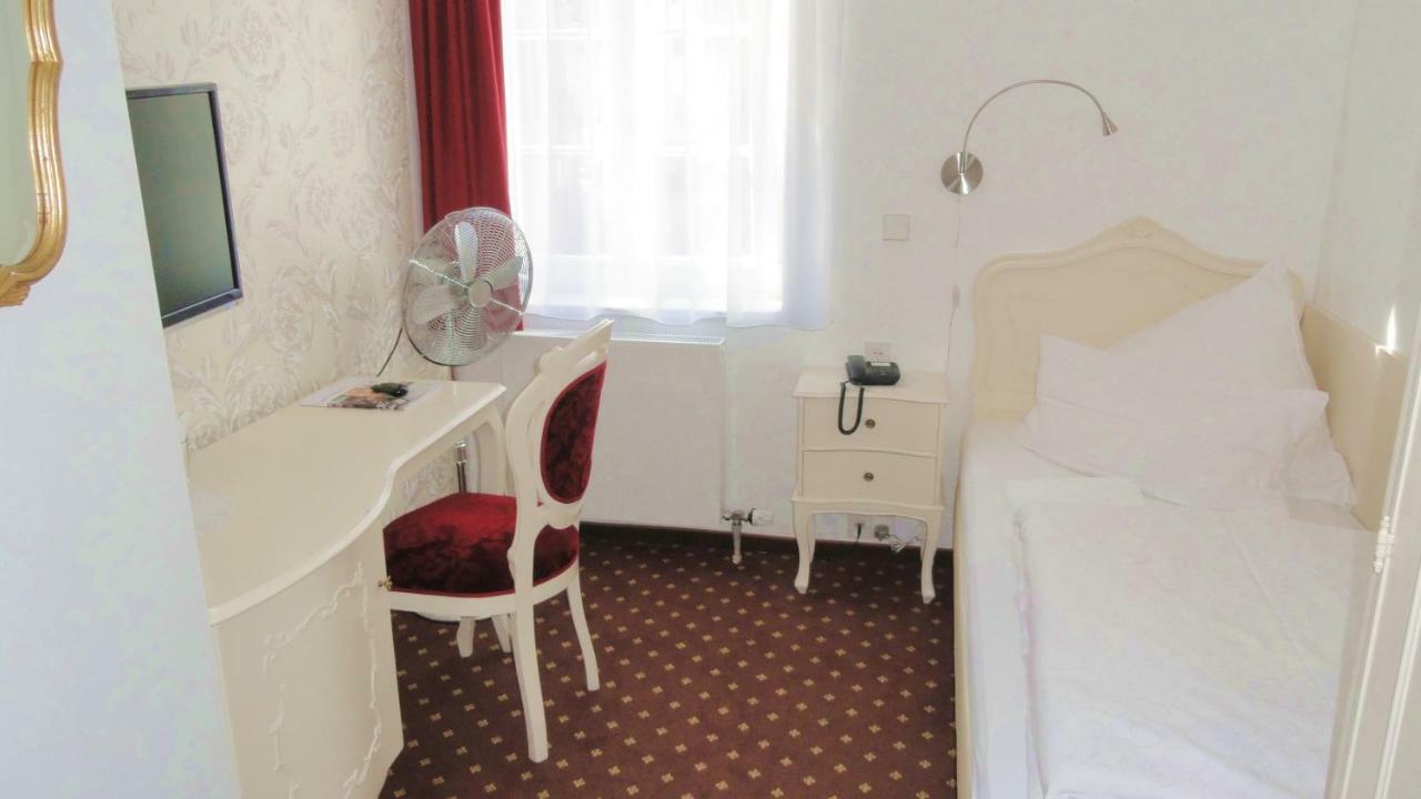 Hotel Einhorn Schwäbisch Gmünd Exteriör bild